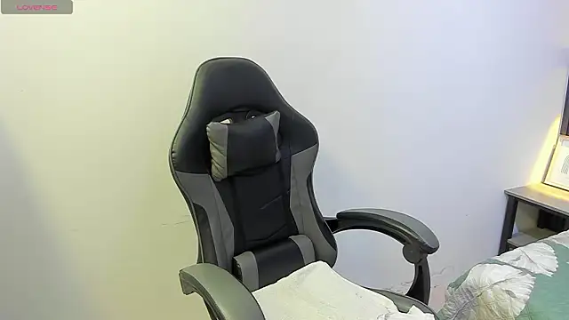 TaylerMiles live sex cam