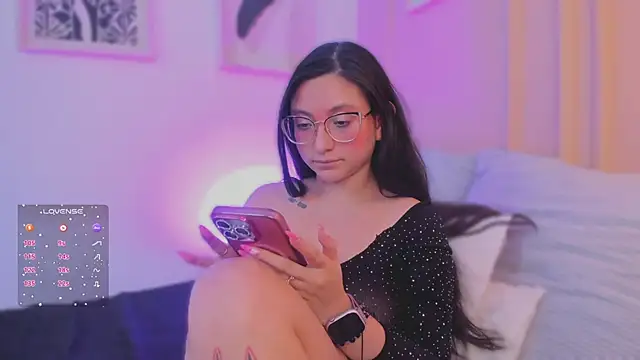 lucy_neil's cam snapshot