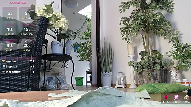 Squirtmania live sex cam