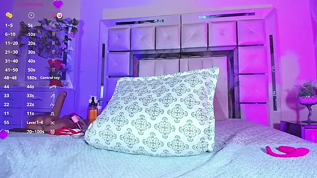 emili_clark's cam snapshot