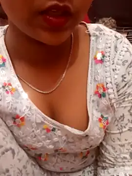 pari_rani7's cam snapshot