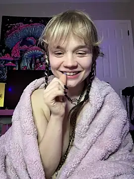 Cutiepiespanks's cam snapshot