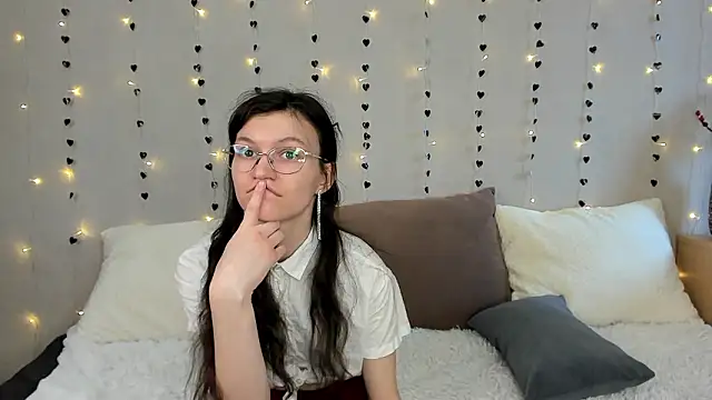 ThoraMarola live sex cam