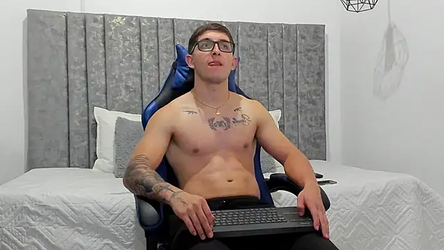 Calvin_Hunter's cam snapshot