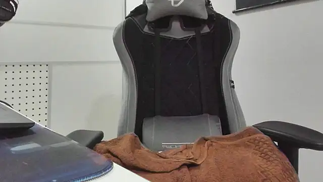 LetsDoItDirty13's cam snapshot