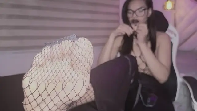 mia_gatesvg's cam snapshot