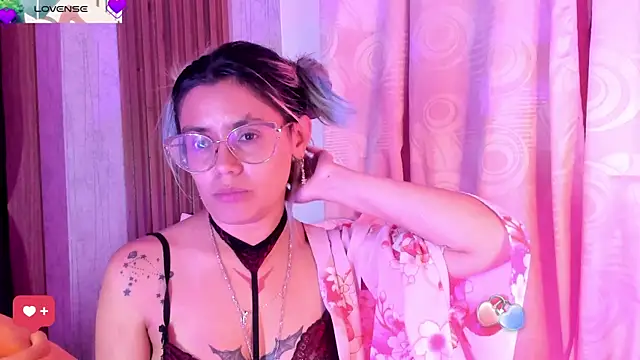 YukkyKuran_ live sex cam