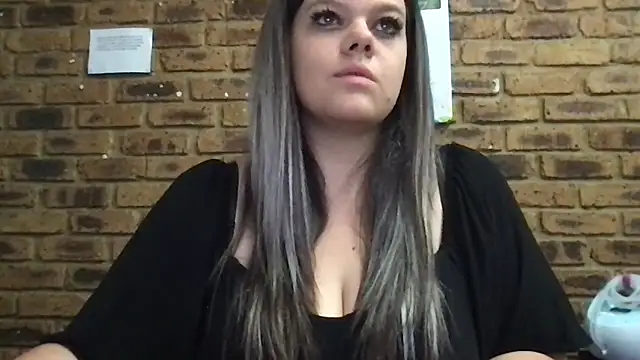 CheekyCurvesSA's cam snapshot