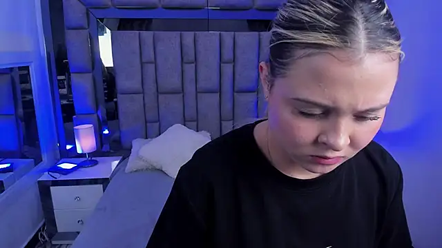 Emilyblackers's cam snapshot