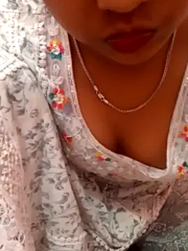 pari_rani7's cam snapshot