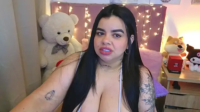 MiahJoness live sex cam