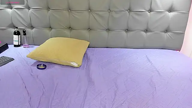 scarletcherry18 live sex cam