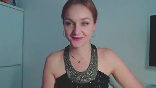 AliciaDesire live sex cam