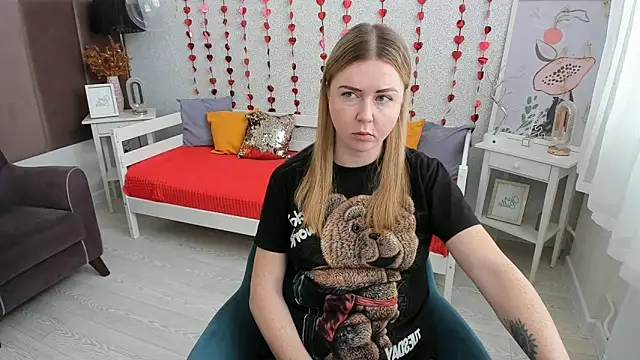 BettyBloom69 live sex cam