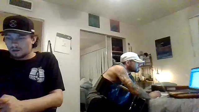 Tallhungandcloudy's cam snapshot