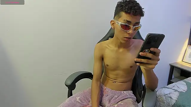 TaylerMiles live sex cam