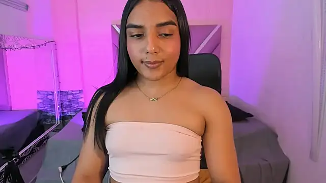 CandyLatinHott live sex cam