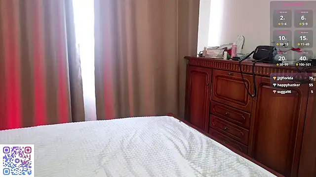 LynetHakes live sex cam