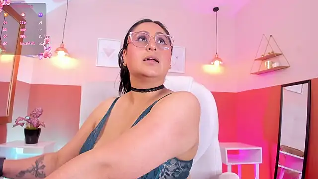 Amber_gold_'s cam snapshot