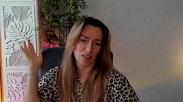 RebeccaMartinez live sex cam