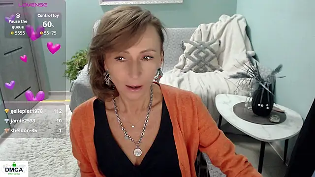 HornyMilf_777 live sex cam