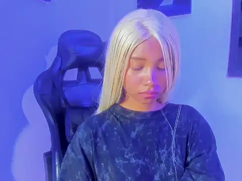 Lunaa_Brunettee's cam snapshot