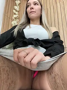 -HollyWay-'s cam snapshot