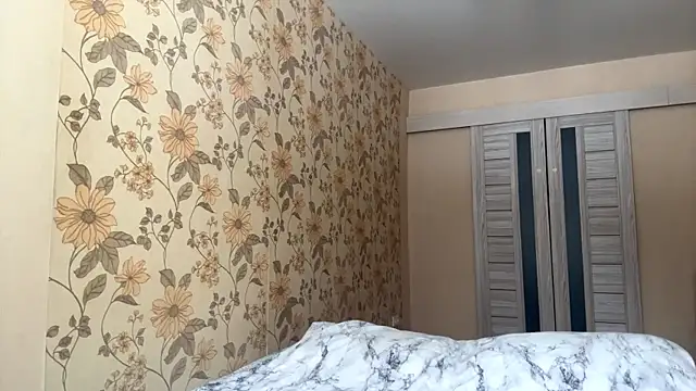 ElsieKuhlmann live sex cam