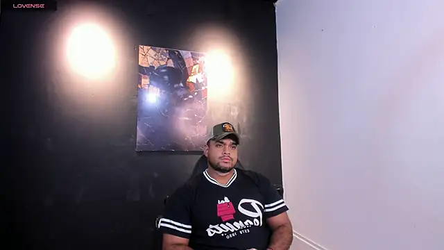 Big_furry_bear13's cam snapshot