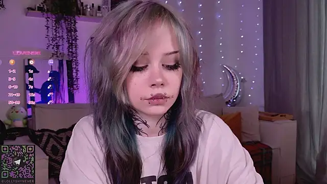 Lollyshy live sex cam