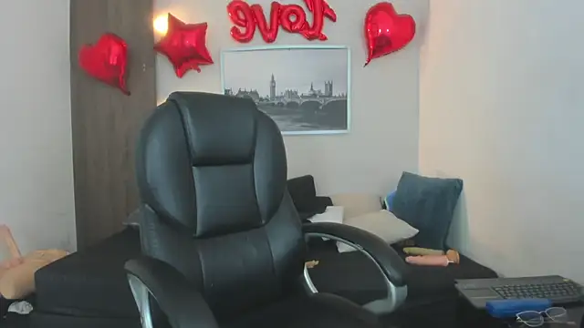 Cheryl_JONES's cam snapshot