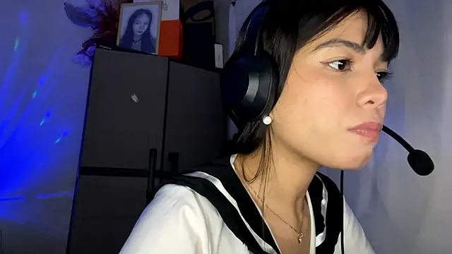 ConstancePorrini's cam snapshot