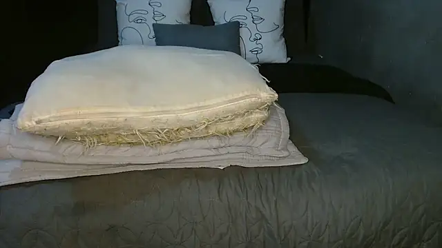 CURVEYDOLLXX's cam snapshot