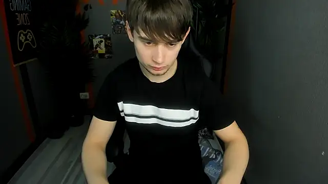 AlejandroEllias live sex cam