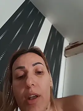 Aly-john1985's cam snapshot