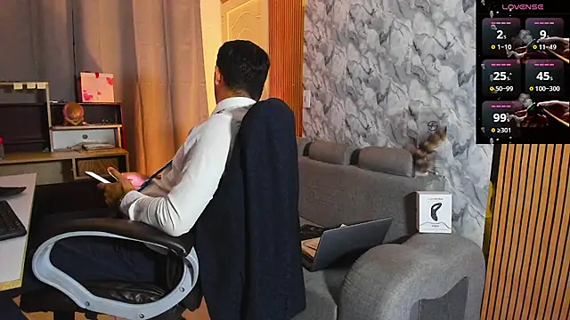 Hideintheoffice live sex cam