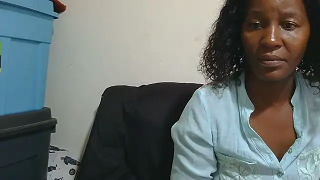 sluttylaura21's cam snapshot