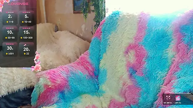 FlirtatiousMegan's cam snapshot