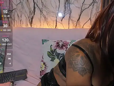 Pauline_Fox's cam snapshot