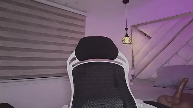 mia_gatesvg's cam snapshot