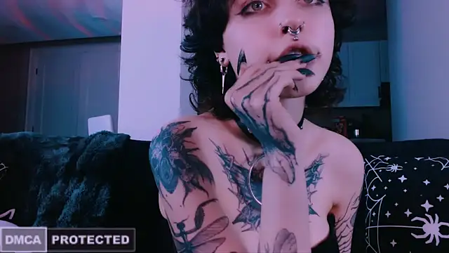 NaughtyLittleFox's cam snapshot