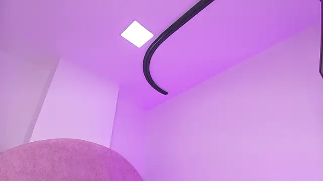 vale_ross_'s cam snapshot