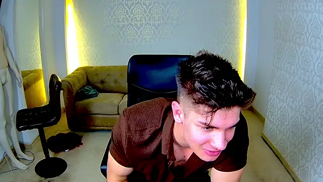 MaxKaiden live sex cam