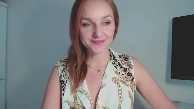 AliciaDesire live sex cam