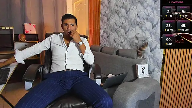 Hideintheoffice live sex cam