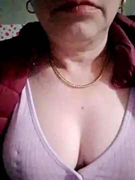 small-house123's cam snapshot