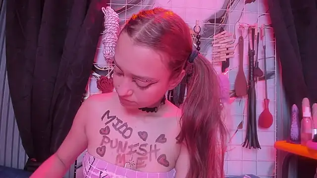 mhannia_bdsm303av's cam snapshot