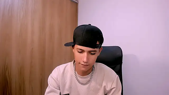 Toy_boy777 live sex cam