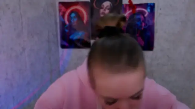 AliceFlirtt_ live sex cam