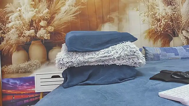 EmaLowe's cam snapshot